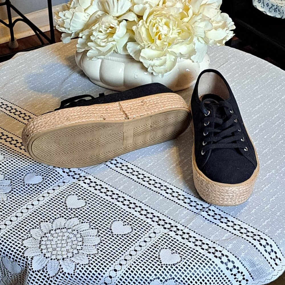 Size 10-Flats Casual Shoe - Picture 2 of 2
